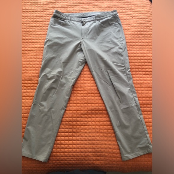 ABC Classic-Fit Pant 32” *Warpstreme.  Colour Torino Sand. - Picture 1 of 4